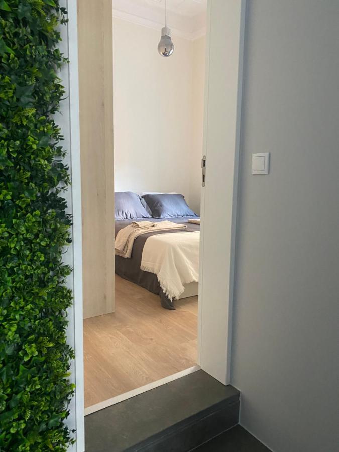 T 2 In The Heart Of Apartment *